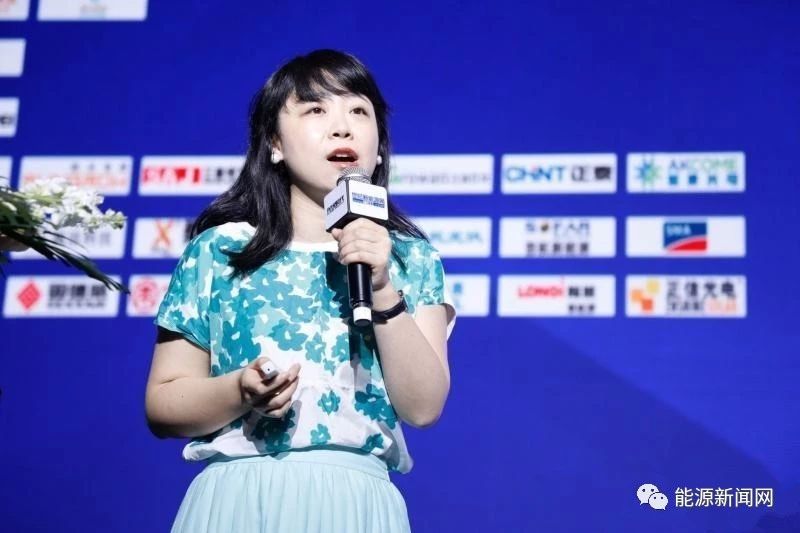 原标题:促消纳、增需求、扩空间 配额制将成风电、光伏腾飞催化剂 万事俱备,只欠东风。 9月18日,国家发改委办公厅发布了《可再生能源电力配额及考核办法》第二轮征求意见稿,意味着备受业界瞩目的可再生能源配额制朝落地实施阶段又向前迈进了一步
