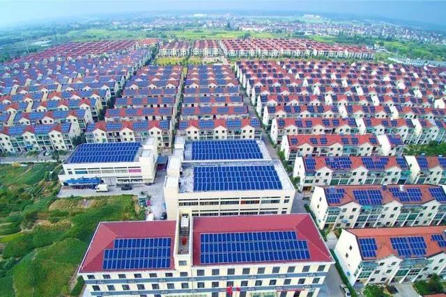 原标题:2019年预测:户用光伏市场新增50万户! 2017年、2018年是分布式市场快速成长的两年。此前,国家能源局发布《电力“十三五”规划》提出到2020年分布式电站装机目标为60GW,应该为分布式发展提供了强力支持