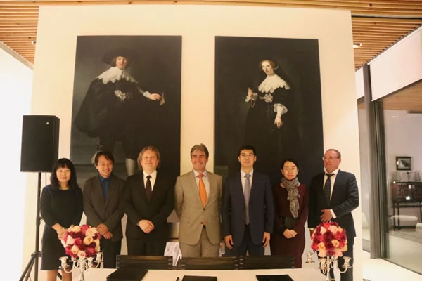 在国家能源局《电力发展“十三五”规划》发布两周年之际,为助力中国风电市场快速发展,满足中国经济不断增长所形成的能源需求,启迪清洁能源集团、启迪清风、MECAL(北京)三方共同携手成立启迪高智(北京)科技有限公司。签约仪式于10月18日在荷兰王国驻中国大使官邸成功举行