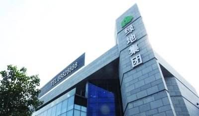 【电缆网讯】“年均销售规模保持在5000亿元以上,形成一批300亿~500亿发展能级的重点事业部。” 绿地控股重新聚焦三大主业,却又赶上房地产业的整体“寒冬”,5000亿目标显然挑战难度不小
