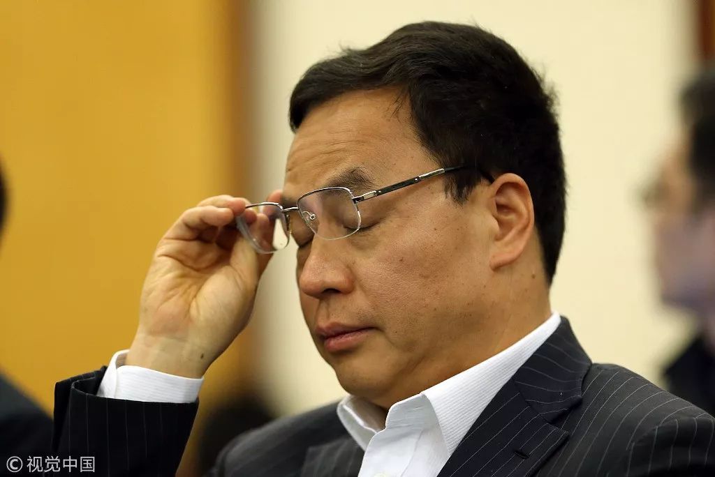 原标题：汉能走出关联交易阴影？复牌无望 前首富李河君决定私有化+回A              请注意，光伏补贴正在退坡。   汉能控股董事局主席李河君 一场延宕三年之久的汉能薄膜停牌有了结果，方案是私有化+A股上市