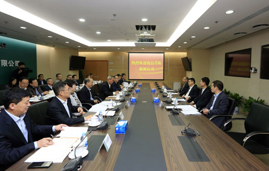 				　　10月25日，国家电网有限公司总经理、党组副书记寇伟赴国网新源控股有限公司主持召开调研座谈会，要求全面贯彻党的十九大精神，深刻认识发展抽水蓄能的重要意义，进一步增强责任感和使命感，全面提高工作质量和水平，为我国能源转型作出积极贡献。　　寇伟听取了国网新源公司工作汇报，并对国网新源公司取得的成绩表示肯定
