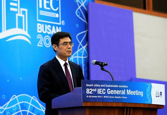 　　经济日报-中国经济网10月26日讯 国际电工委员会（IEC）第82届大会10月22日至26日在韩国釜山召开。会议期间，IEC各国家委员会一致提名选举现任IEC副主席、中国国家电网有限公司董事长舒印彪为IEC第36届主席，任期为2020至2022年