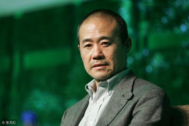 原标题：从万科朗诗当代到金茂阳光城龙湖，地产老总为啥都爱讲绿色智慧？             万科集团原董事长王石 万科集团原董事长王石、朗诗绿色集团董事长田明和当代置业执行董事兼总裁张鹏，多年来一直都是孜孜不倦推动中国绿色建筑发展的布道者，三家企业也均是引领中国绿色地产风潮的践行者，万科曾3年荣登标准排名中国绿色地产第1名，朗诗也连续四年跻身前五名，当代置业更是3年获选中国绿色地产运行典范第1名。  中城联盟轮值主席、朗诗绿色集团董事长田明 王石退休后，仍选择出任致力于改善人类生存环境的远大科技集团联席