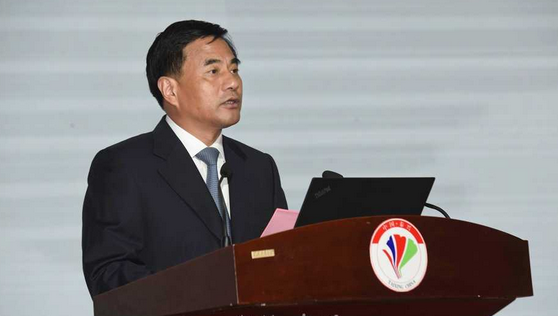 原标题：江苏泰兴：第九届中国(泰兴)银杏节现场40个项目成功签约            （正风报道网 孙德芬）银杏飘香，古韵悠长，在这个秋高气爽的美丽季节，两年一度的第九届中国(泰兴)银杏节于2018年10月26日，在泰兴市体育馆隆重举行。    图一：泰兴市委书记张育林同志首先致辞 出席开幕式的有:泰州市委常委、常务副市长杨杰，市委书记张育林，市委副书记、市长刘志明等，应邀与会的专家学者丶外地客商，陕西旬邑经贸代表团，泰兴三区三园的有关负责同志，机关及各乡镇代表等