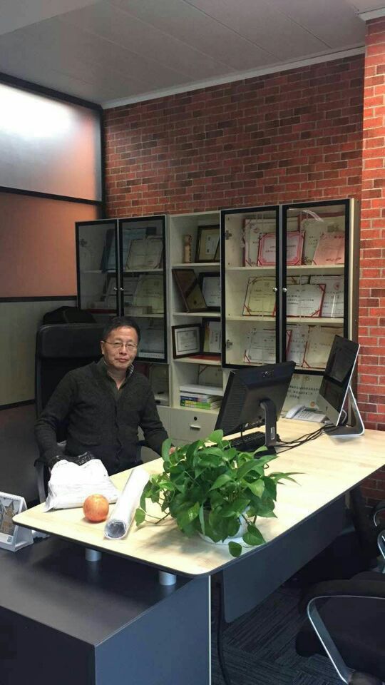 原标题：三项费用压瘫华天酒店；三项费用的内容            2018年1至9月仅三项费用占营业收入的90.21%，扣除其他成本后亏损2.84亿元。 华天酒店2018年三季度和1至9月数据大全