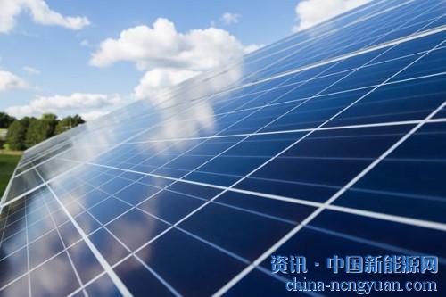 单晶，效率高、成本高；多晶，效率低、成本低。在光伏行业近十年来的爆发式增长中，多晶组件一直是市场的绝对主流，但目前这一情况正在发生前所未有的变化。