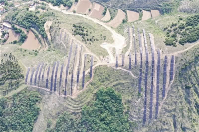 6月30日，由中国能建规划设计集团山西院总承包，北方建投山西电建、华东建投安徽电建一公司、葛洲坝机电公司和科技发展公司西北电力试验研究院参与建设的我国首批光伏发电技术领跑基地——新建长治500兆瓦光伏发电项目如期并网。