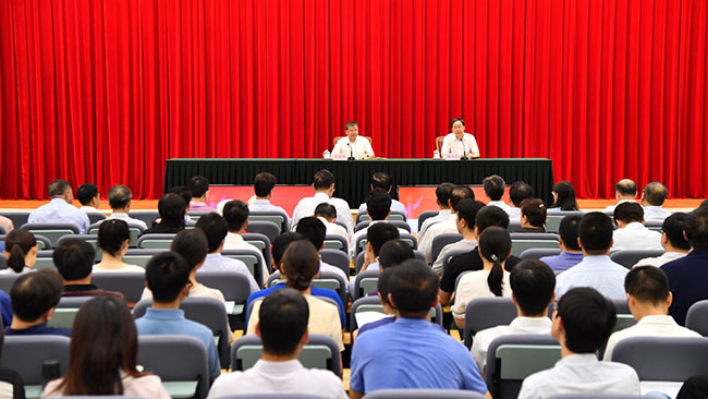 7月4日,国家能源局在京举办“不忘初心、牢记使命”主题教育集中学习，国家能源局党组书记、局长章建华以《不忘初心、牢记使命坚定不移推动能源安全新战略向纵深发展》为题作专题党课辅导。中央第二十指导组副组长杨志今，驻国家发展改革委纪检监察组副组长徐建国出席。国家能源局党组成员、副局长林山青主持。