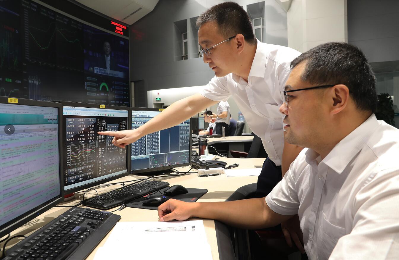 中国电力新闻网讯通讯员李仁庆曹欣报道7月28日21时26分，河北南部电网用电负荷达到4013.3万千瓦历史新高，首次突破4000万千瓦，比去年最高用电负荷增长9.74%。这是继7月24日、7月26日、7月27日后，第四次刷新历史纪录。这标志着国网河北电力服务民生用电、服务经济社会发展、保障能源供给安全迈上了一个新的台阶。