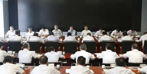 7月31日，国家电网有限公司召开2019年二季度安委会会议。会议传达学习全国安全生产电视电话会议精神，审议并通过《国家电网有限公司安全责任清单管理办法》，落实公司年中工作会议部署要求，对近期安全生产工作进行再强调、再细化、再落实。公司总经理、党组副书记辛保安主持会议并讲话。公司领导罗乾宜、刘国跃、韩君、张智刚出席会议。