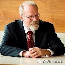 WindDaily获悉，全球风能理事会创始人兼秘书长SteveSawyer7月31日因癌症病逝，享年63岁。