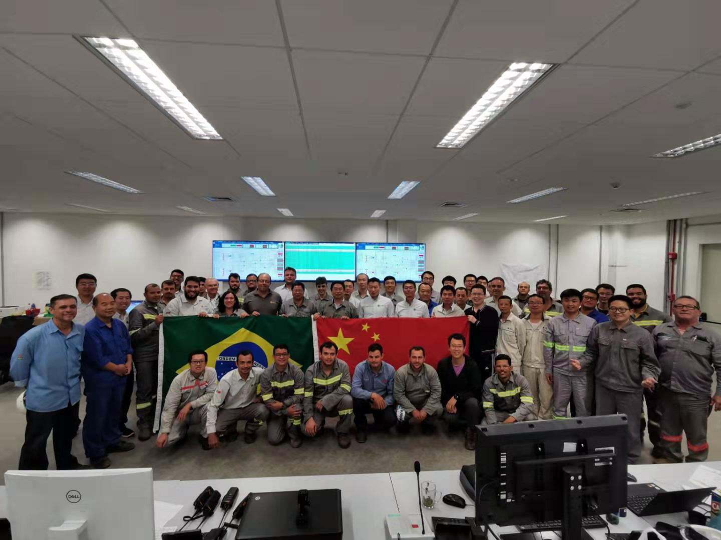 中国能源网丨当地时间8月22日凌晨五点，国家电网中电装备公司EPC总承包建设的巴西美丽山二期±800千伏特高压换流站工程双极一次性顺利通过100%负荷试验、一次性通过133%过负荷试验，各项技术指标全部满足要求，国家电网公司特高压直流技术、装备、管理得到全面验证，体现了中国特高压直流输电技术的先进水平，为项目投入商业运行创造了条件。