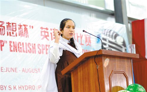 日前，由中国能建葛洲坝集团SK项目公司主办的“SK畅想杯”英语演讲比赛的决赛在巴基斯坦苏基克纳里（下称SK）水电站项目现场举行，25名巴基斯坦初高中学生同场竞技，围绕“中巴经济走廊助推国家发展和个人实现”等主题抒发见解。