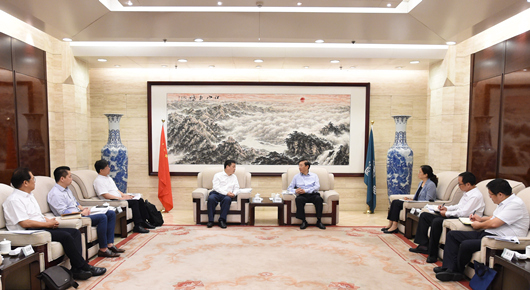 8月27日，国家电网有限公司总经理、党组副书记辛保安在京会见正泰集团董事长南存辉，双方就进一步深化合作、推进泛在电力物联网建设等方面进行深入交流。