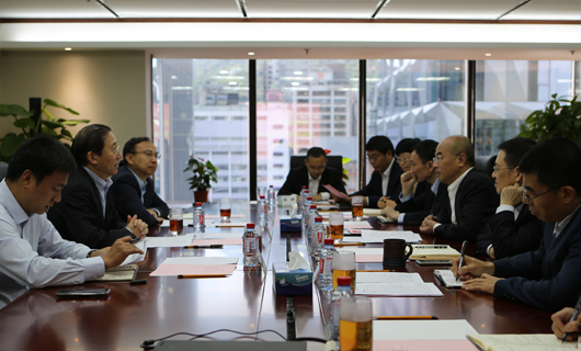 9月11-12日，由香港特别行政区政府和香港贸易发展局合办的第四届“一带一路”高峰论坛在香港举行。本届论坛以“成就新机遇由香港进”为主题，探讨业务发展新机遇，促进区域合作发展，助力“一带一路”建设。来自60多个国家和地区近5000名代表参会。香港特别行政区行政长官林郑月娥出席并致开幕辞。全国政协副主席、全国工商联主席高云龙作特别致辞。国务院国资委党委书记、主任郝鹏发表主题演讲。国家电网有限公司总经理、党组副书记辛保安出席会议。