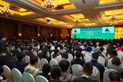 中国电力新闻网讯记者张溥报道10月27日，2019年国际清洁能源会议（ICCE2019）在京隆重开幕。本次会议是在中国科协指导下，由中国科协清洁能源学会联合体、中国电机工程学会、美中绿色能源促进会主办，中国城市科学研究会、重庆大学、北京交通大学、国电联合动力技术有限公司、中国大唐集团科学技术研究院、华北电力大学等协办。会议旨在搭建国际交流与合作平台，促进跨界融合，推动资源共享共用，引领清洁能源变革和科技创新。来自国际清洁能源领域的500余位专家学者、科研人员、高校师生参会。