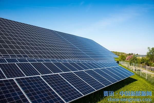 过去10余年，我国的光伏产业规模快速扩张，商用技术屡破世界纪录，一举发展成为具有全产业链领先优势的科技产业。据麦肯锡咨询公司的一项研究显示，光伏产业是我国领先世界且具有极大竞争优势的产业之一。但与此同时，相对于先进国家，我国光伏产业在部分领域仍有不足，需要进一步找差距、补短板，继续巩固和提升我国光伏产业的国际领先地位。