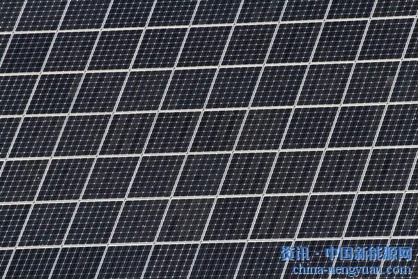 2019年户用光伏市场爆发，根据国家能源局公布的户用光伏项目信息情况显示，前三季度，我国光伏新增装机15.99GW，户用光伏装机装机4.294GW，占新增装机的26.9%；截至2019年10月底，可纳入2019年国家财政补贴规模户用光伏项目总装机容量为5.3GW，这也是历年户用装机最多的一年。