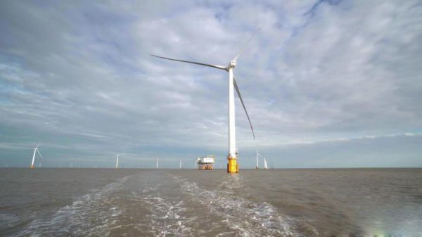 12月25日，中国大唐集团有限公司首个自主开发建设的海上风电项目大唐国信滨海海上风电全部风机并网发电。
