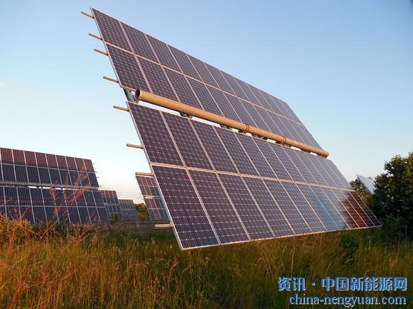2019年，宏观政策和行业政策突变的后遗症加剧，中美博弈带来的经济下行压力，财政部门主观的不想为和客观的不作为以及行业内部的产业变革都给行业带来太多的压力。受惠于国外市场的井喷，民营经济占据主导的中国光伏企业艰难却仍然渡过了史无前例的这一年。