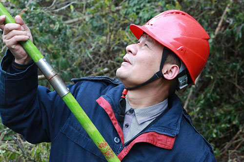 1月31日，主动带队替换值守县人民医院的同事。