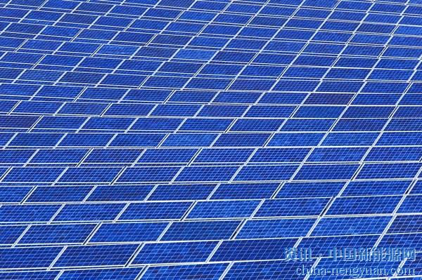3月10日，国家能源局正式下发《2020年风电、光伏发电项目建设有关事项的通知》（以下简称《通知》），明确今年新建光伏发电项目补贴预算额度为15亿元，其中5亿用于户用光伏，10亿用于竞价项目补贴，竞价项目申请时间延后至6月15日，准备周期较去年多出2个月。