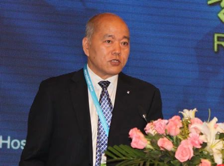 3月20日，由特变电工新能源主办的2020“风光无限，平价定乾坤”云端研讨会召开。原国家发展和改革委员会研究员王斯成围绕“2020年光伏发展政策解析”这一话题进行深度演讲。王斯成认为，2020年新增装机总规模预计40GW-42GW；可再生能源和非水可再生能源消纳责任权重将成为“十四五”光伏发展规模最重要的保障政策。