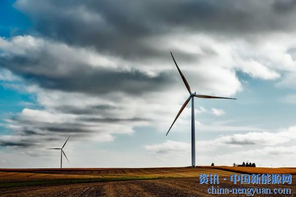 根据美国风能协会(AWEA)的数据，冠状病毒将对美国风力发电行业构成重大挑战。风能是美国最大的可再生能源来源，为美国经济创造了11.4万个就业机会。AWEA发布了关于该病毒将如何影响风电行业的初步估计，指出该病毒可能会使3.5万个工作岗位面临风险，并危及430亿美元对农村地区的投资和支付。AWEA正与政府官员密切合作，以确保风能在向全国消费者提供清洁、可靠和可负担的能源方面继续取得成功。