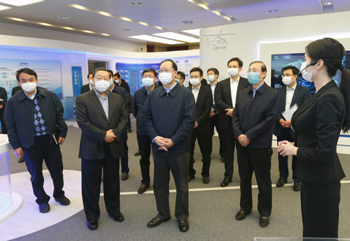 3月26日，国家电网有限公司董事长、党组书记毛伟明，总经理、党组副书记辛保安一行赴全球能源互联网发展合作组织（集团公司）调研，参观全球能源互联网展览、调研运行分析中心并举行座谈。全球能源互联网发展合作组织主席刘振亚一同参加调研和座谈。毛伟明强调，要深入学习贯彻习近平总书记关于构建全球能源互联网的重要倡议，持续提升合作组织话语权、影响力、行动力，推动中国倡议成为全球行动。公司总会计师、党组成员罗乾宜参加调研。