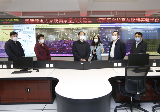 4月8日，國家電網有限公司董事長、黨組書記毛偉明一行赴華北電力大學走訪調研，進一步發(fā)揮各自優(yōu)勢，深化交流合作，共同推動能源電力行業(yè)高質量發(fā)展。華北電力大學黨委書記周堅、校長楊勇平一同調研。公司副總經理、黨組成員張智剛，中國工程院院士劉吉臻、華北電力大學副校長郝英杰、王增平、畢天姝參加調研。