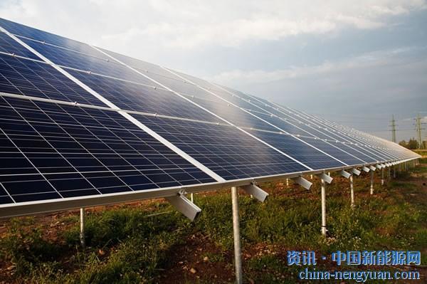 4月5日，青海能源局發(fā)布《青海省2020年普通電站項目補貼競價申報資格招標(biāo)公告》?！墩袠?biāo)公告》顯示，此次招標(biāo)共分為20個標(biāo)段，單體規(guī)模100MW。換言之，青海省將在省內(nèi)競價的基礎(chǔ)上參與全國競價，根據(jù)此次招標(biāo)結(jié)果，全省將有2GW光伏項目參與2020年的全國性競爭配置?！墩袠?biāo)公告》同時規(guī)定，最高投標(biāo)限價按照國家發(fā)改委公布的同類資源區(qū)普通光伏電站指導(dǎo)電價下浮15%執(zhí)行。
