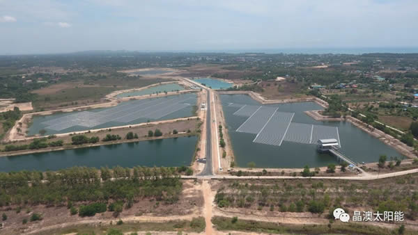 日前，晶澳科技（以下简称“晶澳”）为泰国12.5MW漂浮电站供货高效PERC组件。该电站作为泰国首个大规模漂浮光伏电站，其建成对当地新能源发展具有重要意义。