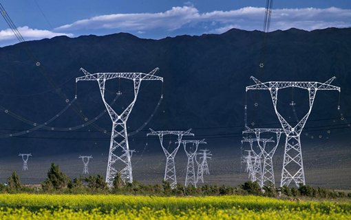 截至6月19日7时，疆电外送累计突破3000亿千瓦时，其中外送新能源电量超800亿千瓦时，助力新疆将资源优势转化为经济优势。