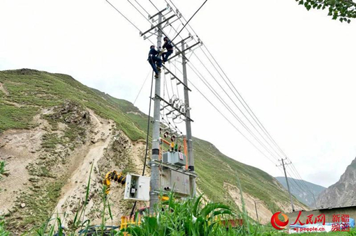 6月25日，新疆喀什地区叶城县西合休乡光伏行政村通大网电工程竣工送电。当天，西合休村423户农牧民告别“用电看天”的历史，跨入电气化生活新时代。
