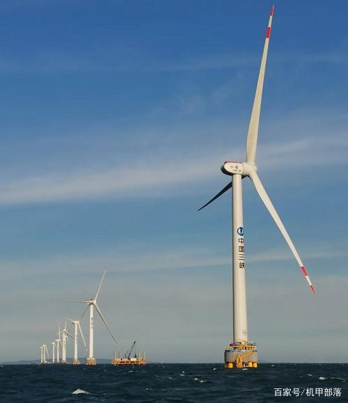 我国首台10兆瓦海上风机在福建福清兴化湾成功并网发电，这是目前我国自主研发单机容量亚太地区最大、全球第二的海上风电机组。