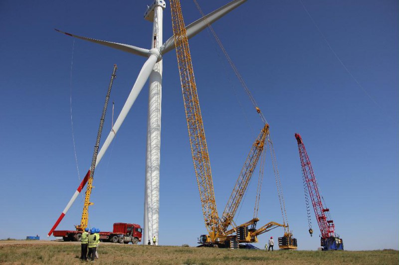 9月9日，中国能建东电一公司承建的华能内蒙古阿巴嘎旗别力古台一期200兆瓦风电场I标段34台风机，全部安装完成。