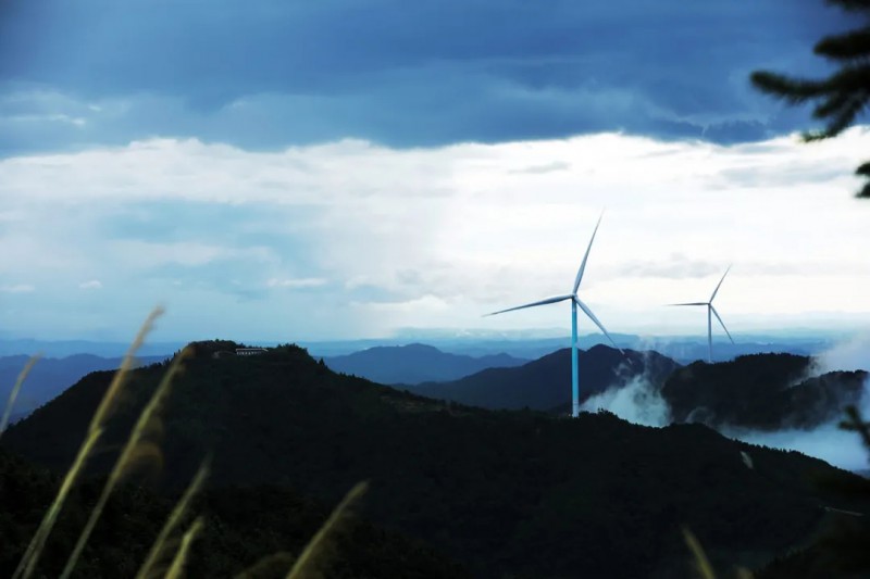 华能和远景联手打造一座座“生态友好型”高山风电场。